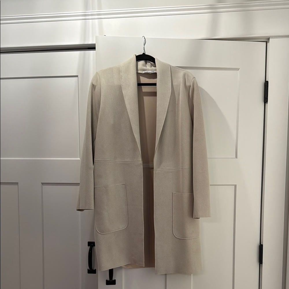 Zara Cream Blazer with Lapels and Long Sleeves
